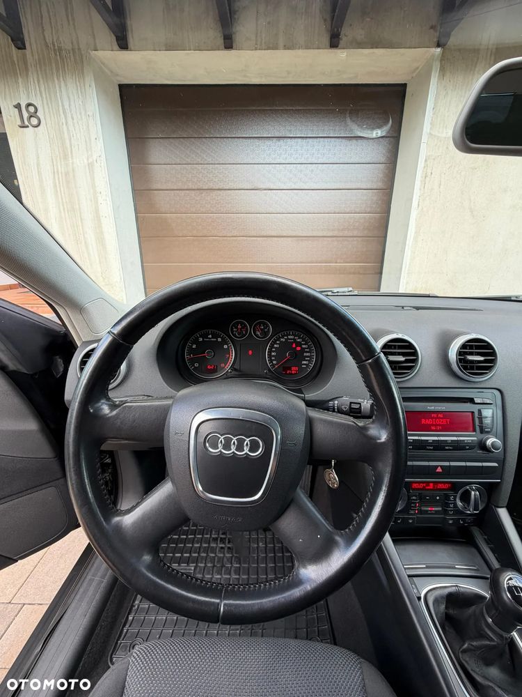 Audi A3 Sportback 1.6 Ambiente - 16