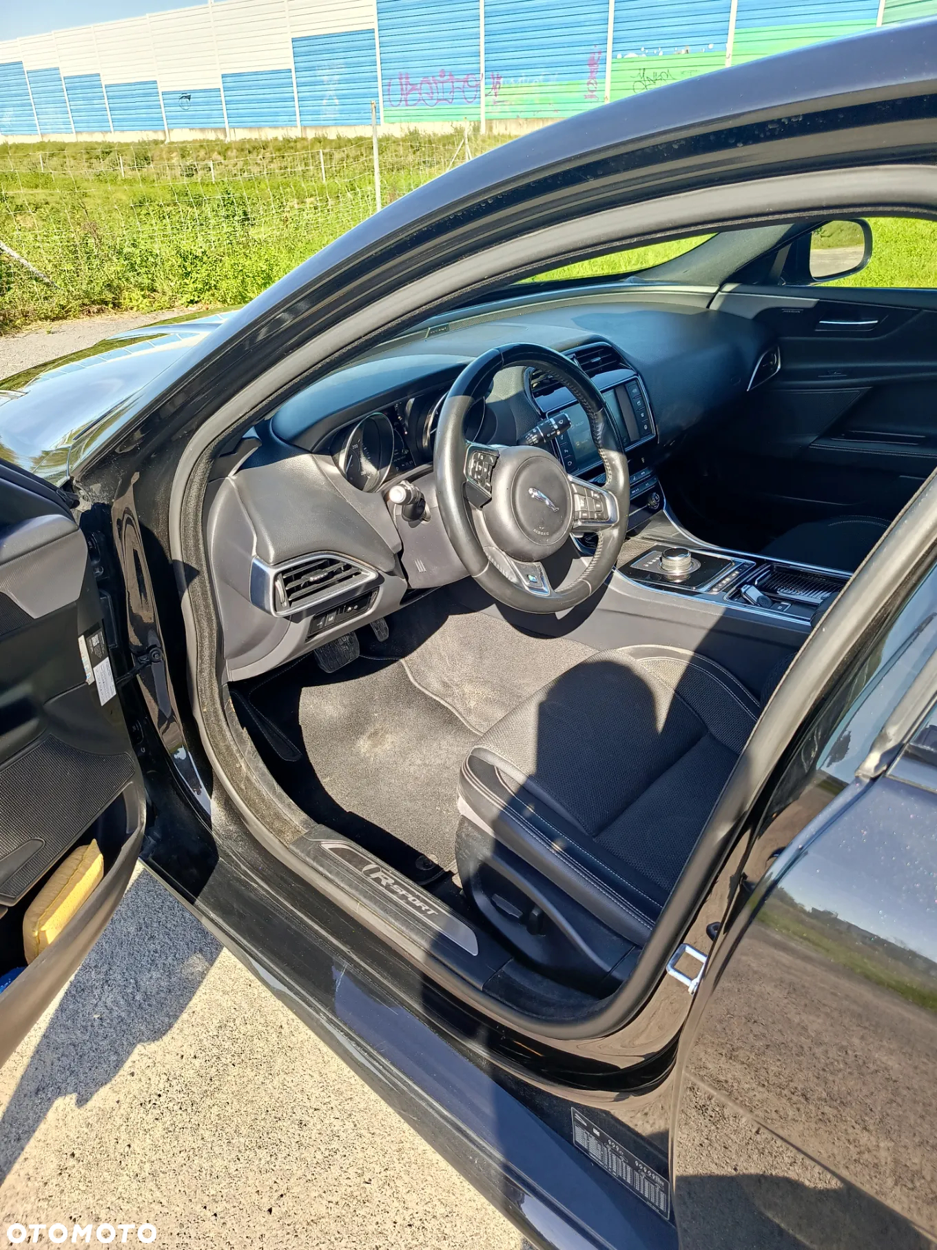 Jaguar XE 2.0 D R-Sport - 33