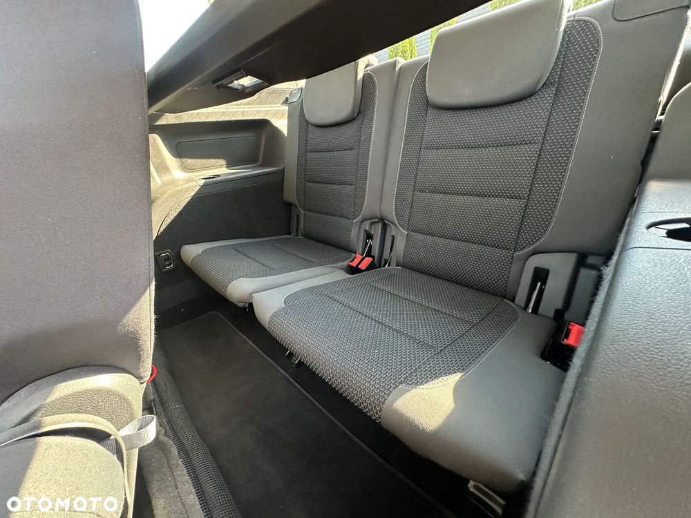 Volkswagen Touran - 28