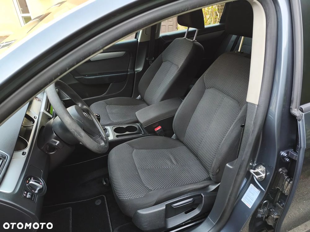 Volkswagen Passat - 24