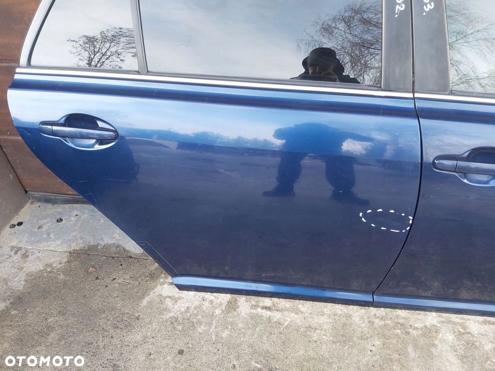 TOYOTA Avensis T25 03-08 r drzwi prawy tył prawe tylne KOMBI 8P4 - 4