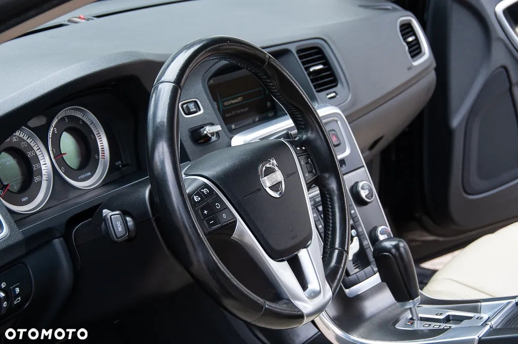 Volvo V60 D4 Geartronic Summum - 24