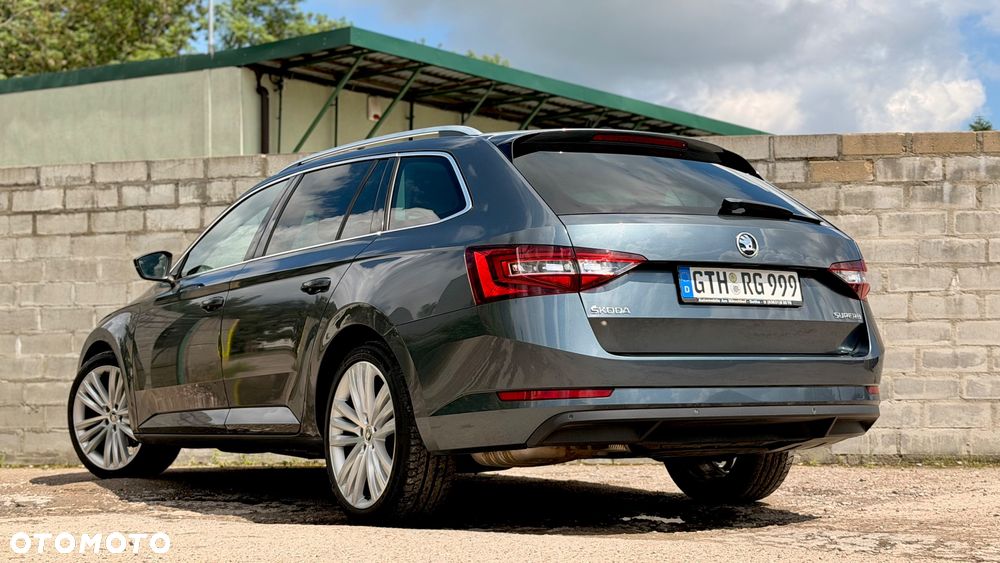 Skoda Superb 2.0 TDI Premium Edition - 17
