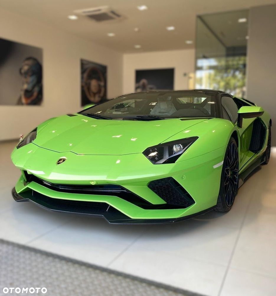 Lamborghini Aventador - 1