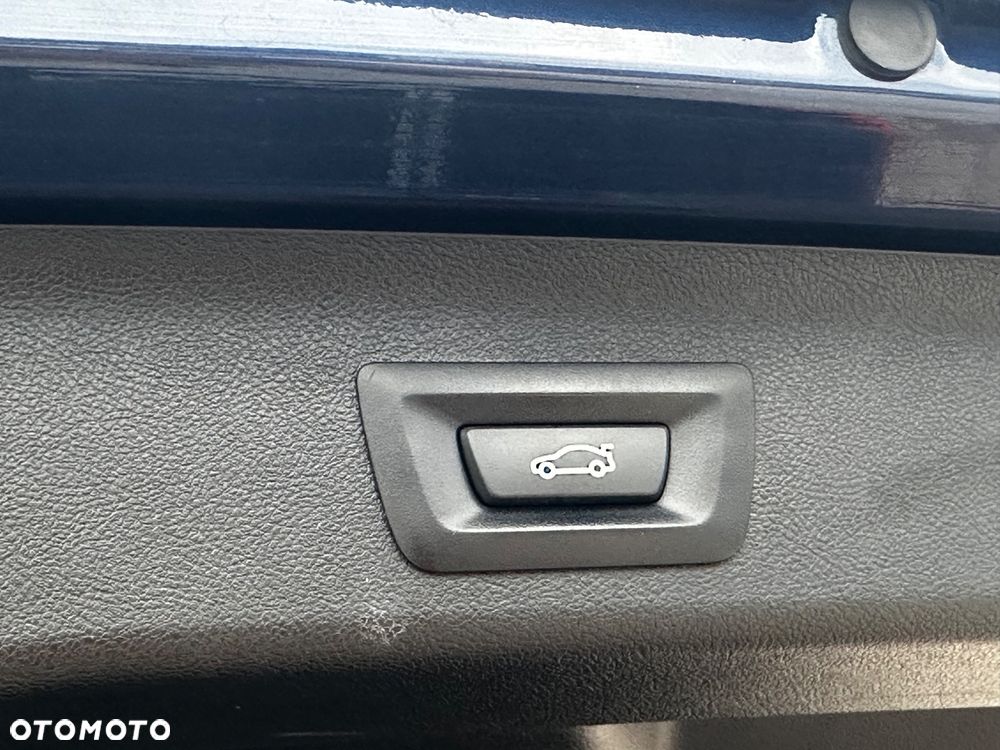 BMW Seria 5 530d xDrive Touring - 38