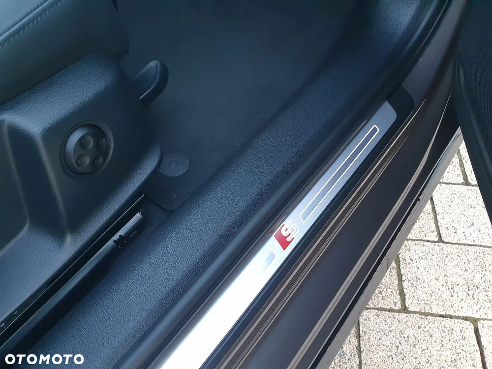 Audi A4 Avant 40 TDI quattro S tronic S line - 27