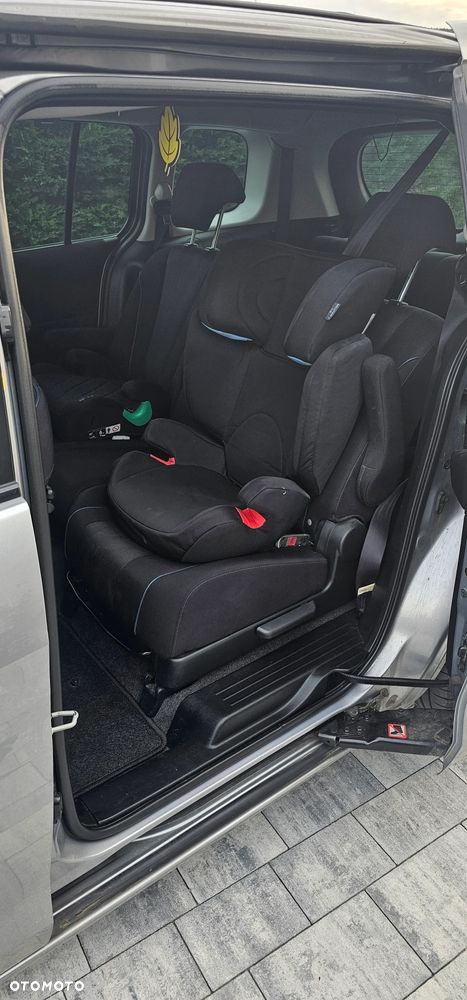 Mazda 5 - 8