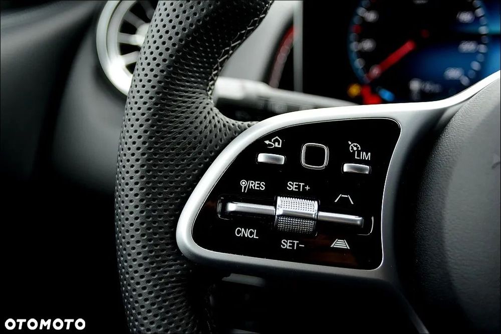 Mercedes-Benz GLB 200 d 8G-DCT Progressive - 27