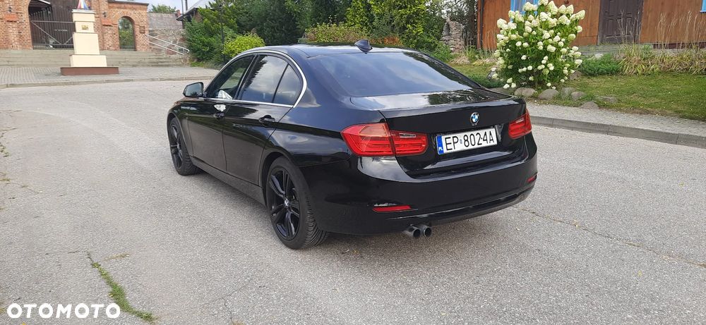 BMW Seria 3 328i - 3