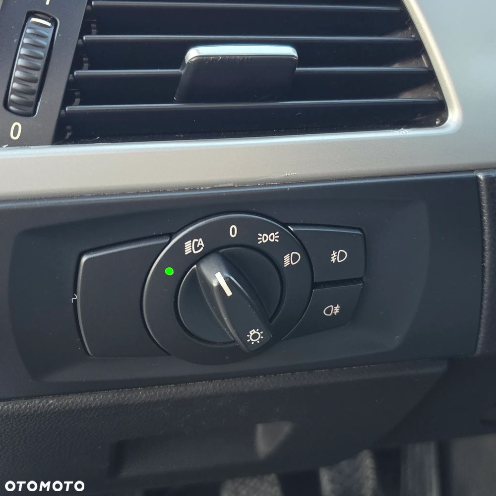 BMW Seria 3 320i Touring - 27