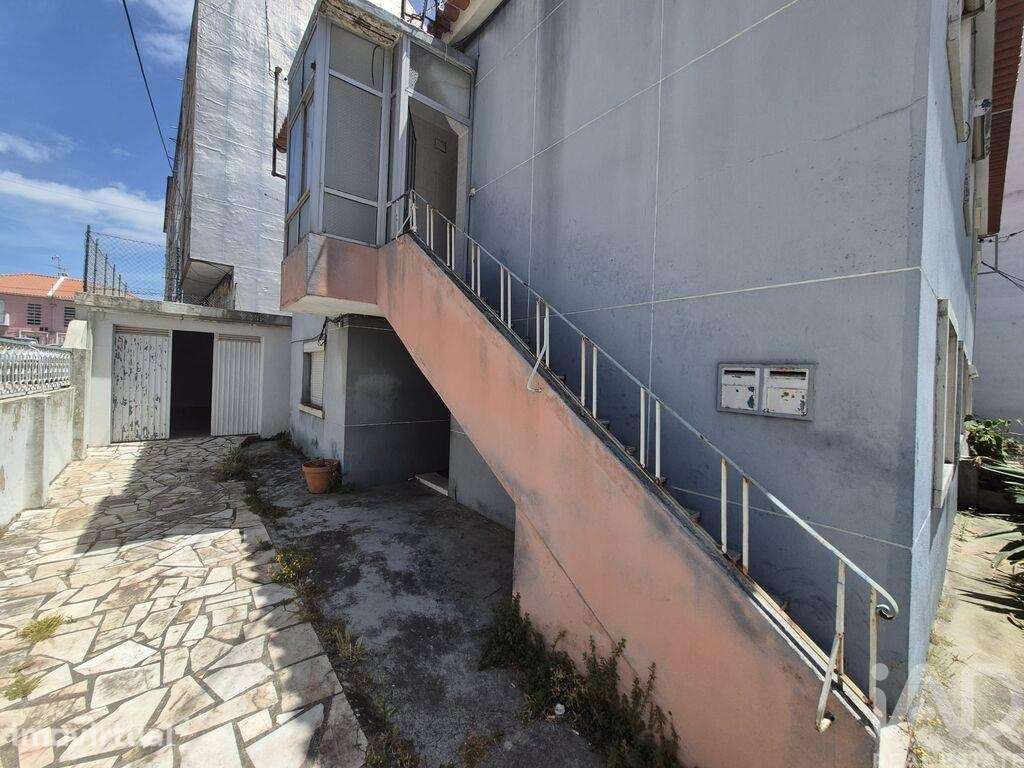 Andar de moradia T2 em Laranjeiro e Feijó - Grande imagem: 2/18