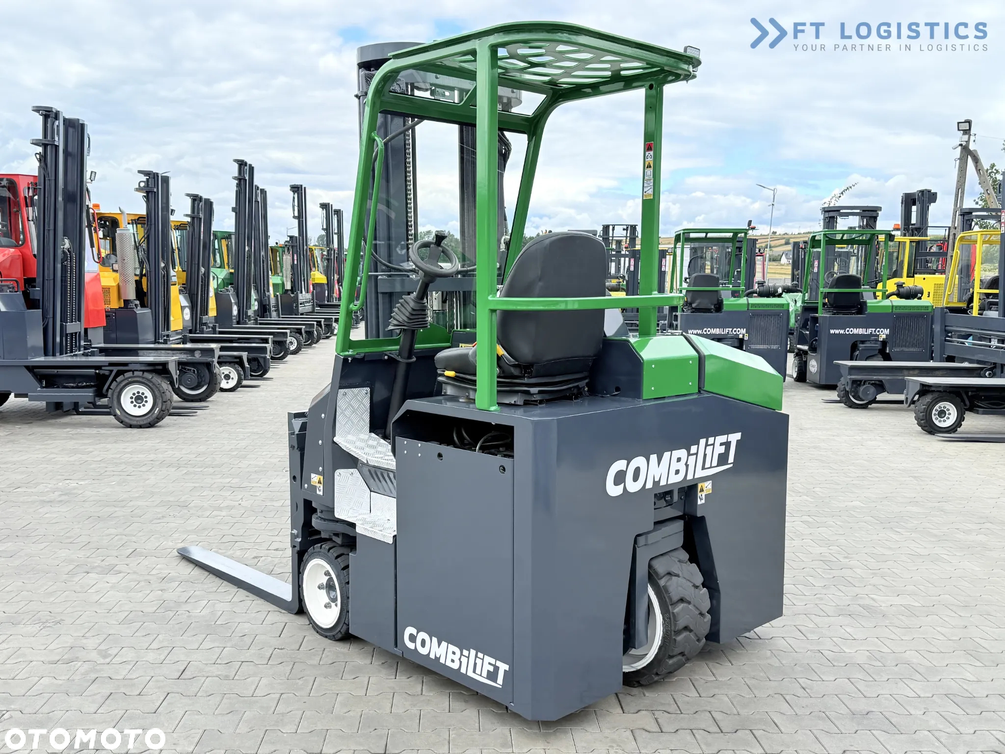 Combilift CBE2500 / TRIPLEX / 5500MM / WOLNY SKOK / NAPĘD ELEKTRYCZNY / JEDYNIE 2300MTH / POZYCJONER / PRZESUW BOCZNY / NOWE OPONY / JAK NOWY / Szeroka oferta wózków czterokierunkowych i bocznych, dopasowanych do różnorodnych potrzeb i zastosowań. - 9