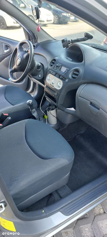 Toyota Yaris 1.3 - 17