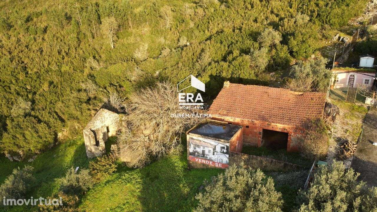 Ruína localizada em Reguengo do Fetal, Batalha - Grande imagem: 3/16