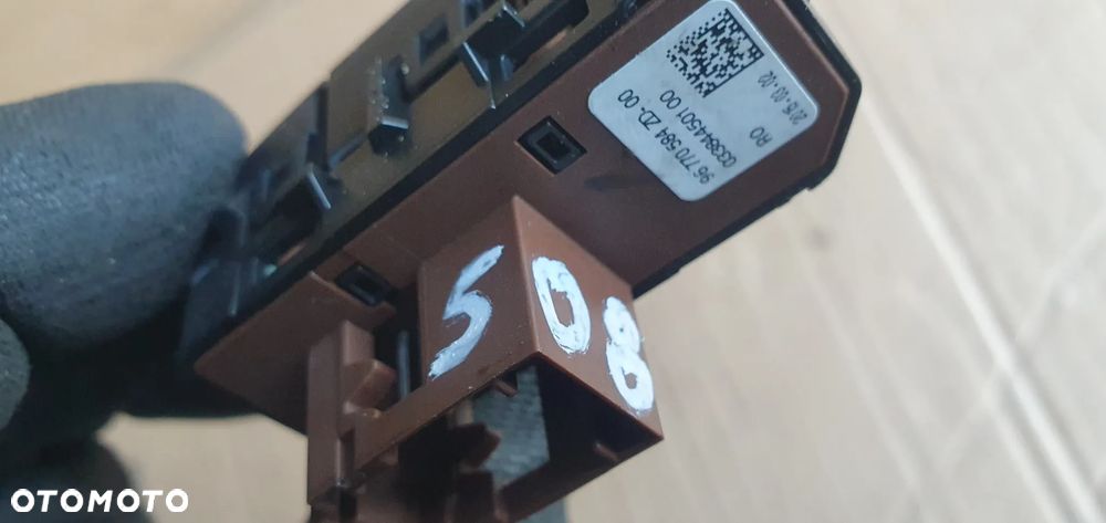 Przełącznik otwierania klapki paliwa klapy bagażnika Peugeot 508 I Lift 96770584 96770584ZD - 7
