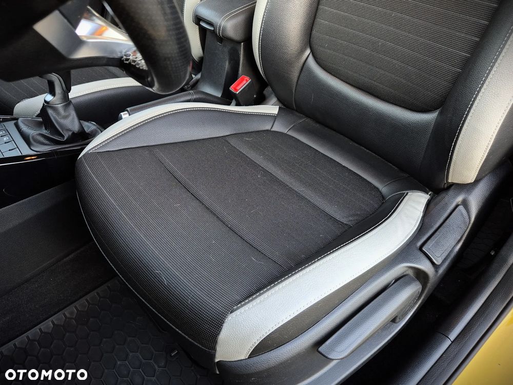 Kia Stonic 1.4 L - 13