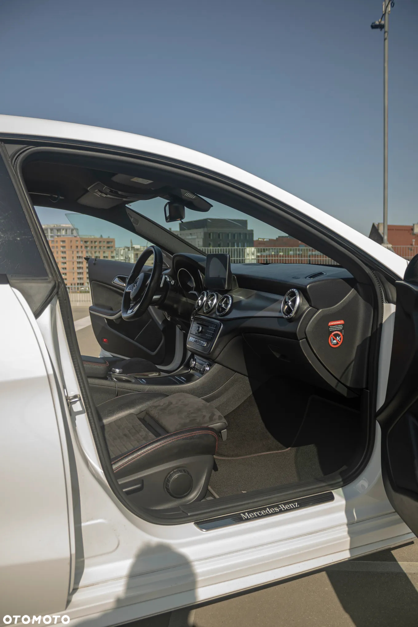 Mercedes-Benz CLA 220 4-Matic AMG Line - 13