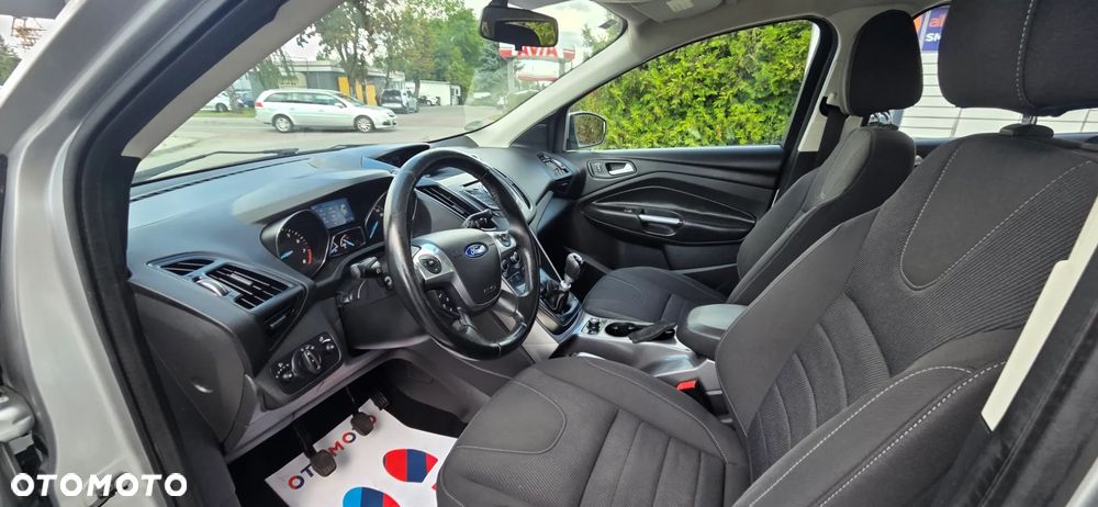 Ford Kuga 1.6 EcoBoost 2x4 Trend - 32
