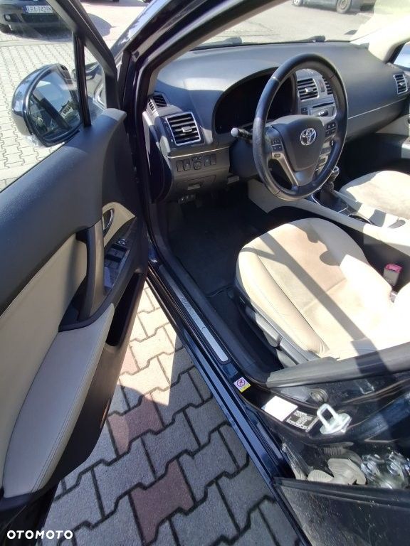 Toyota Avensis 1.8 Premium - 8