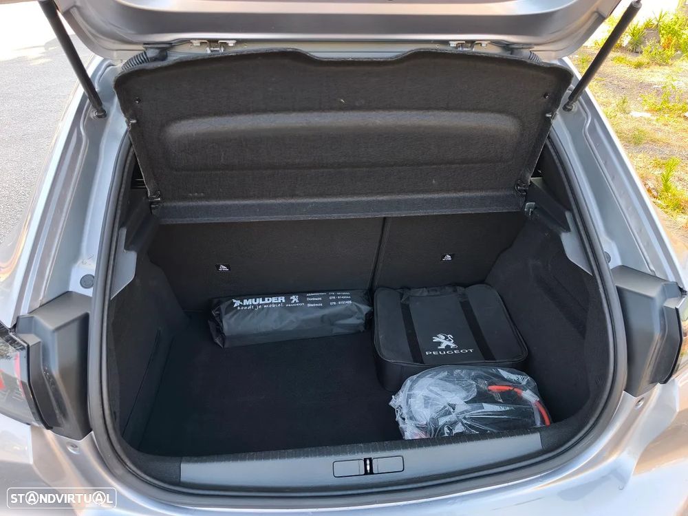 Peugeot e-208 GT - 15