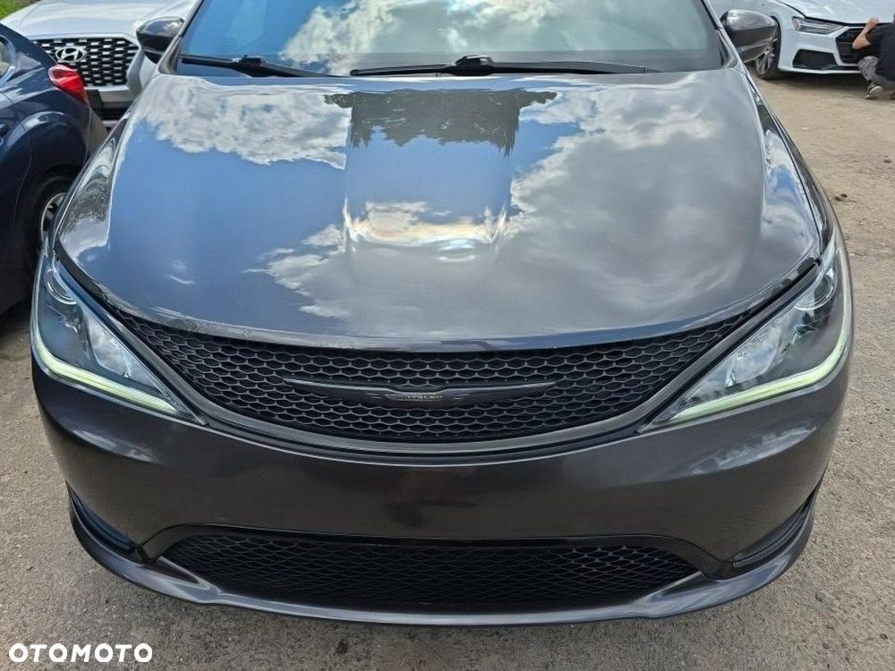 Chrysler Pacifica - 2