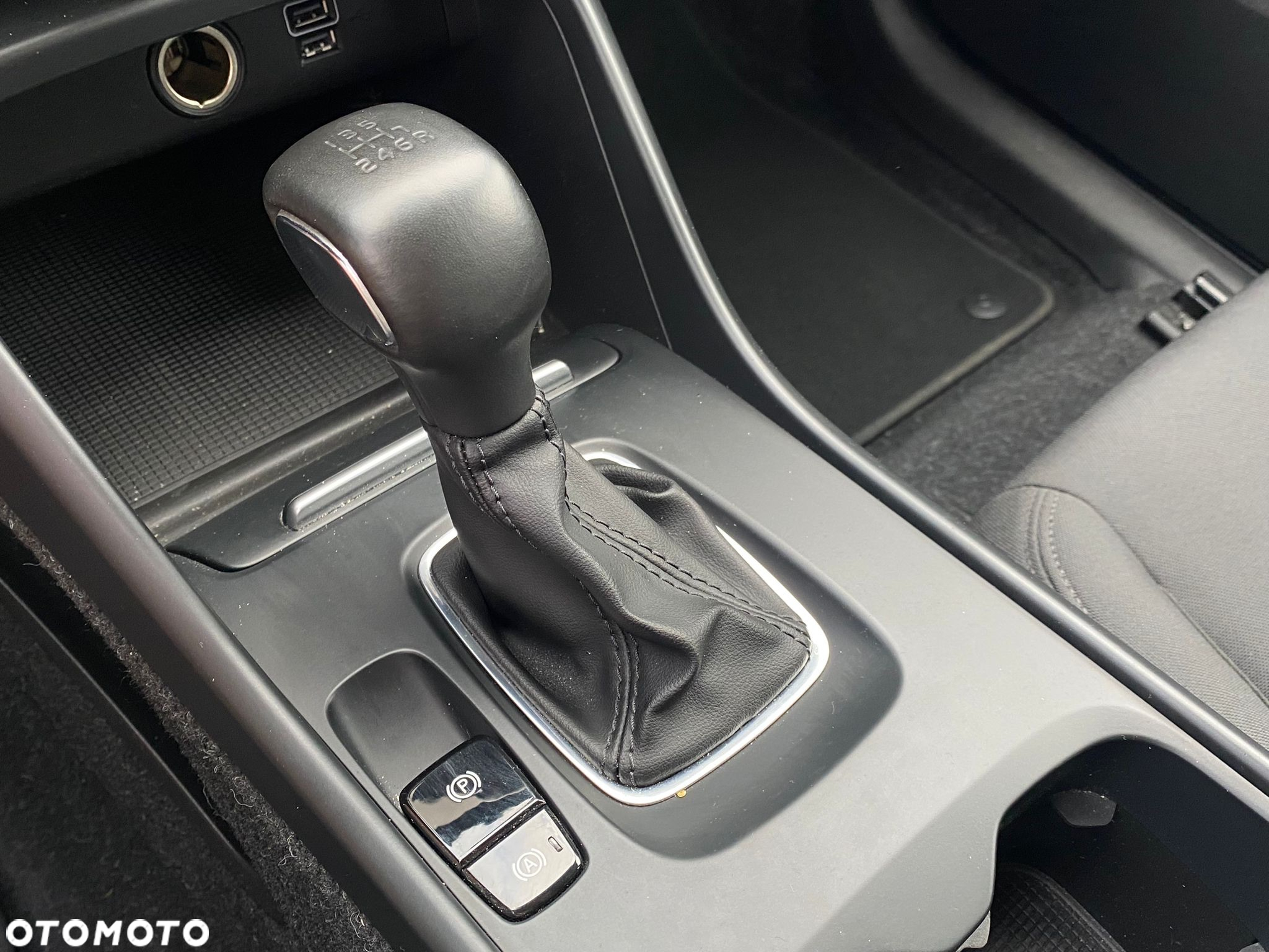 Volvo XC 40 T3 Momentum Pro - 19