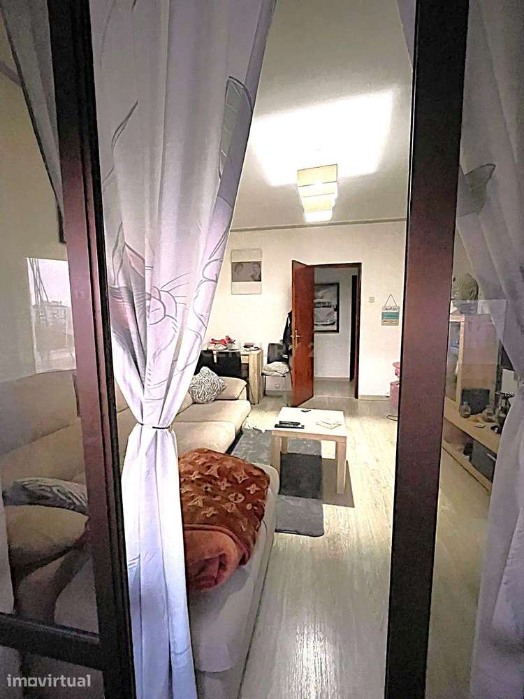 Encantador Apartamento T1 + 1 em Queluz com vista Panorâmica 180 - Grande imagem: 2/23