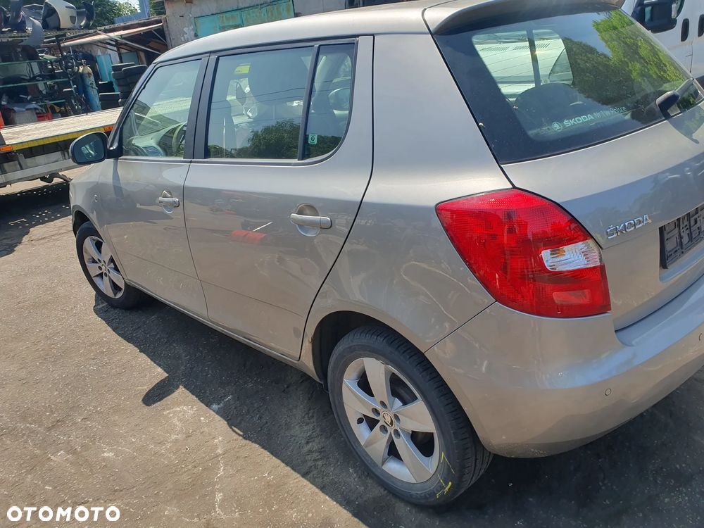 Fabia 2  na części silnik zderzak lampa prawa przód drzwi szyba - 5