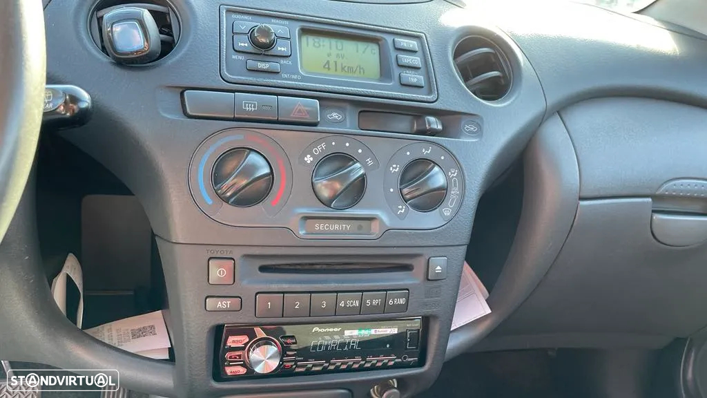 Toyota Yaris 1.4 D-4D Sol - 11