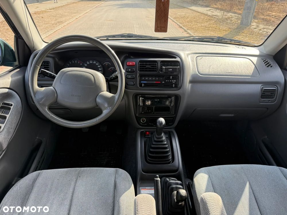 Suzuki Grand Vitara 2.7 V6 - 12