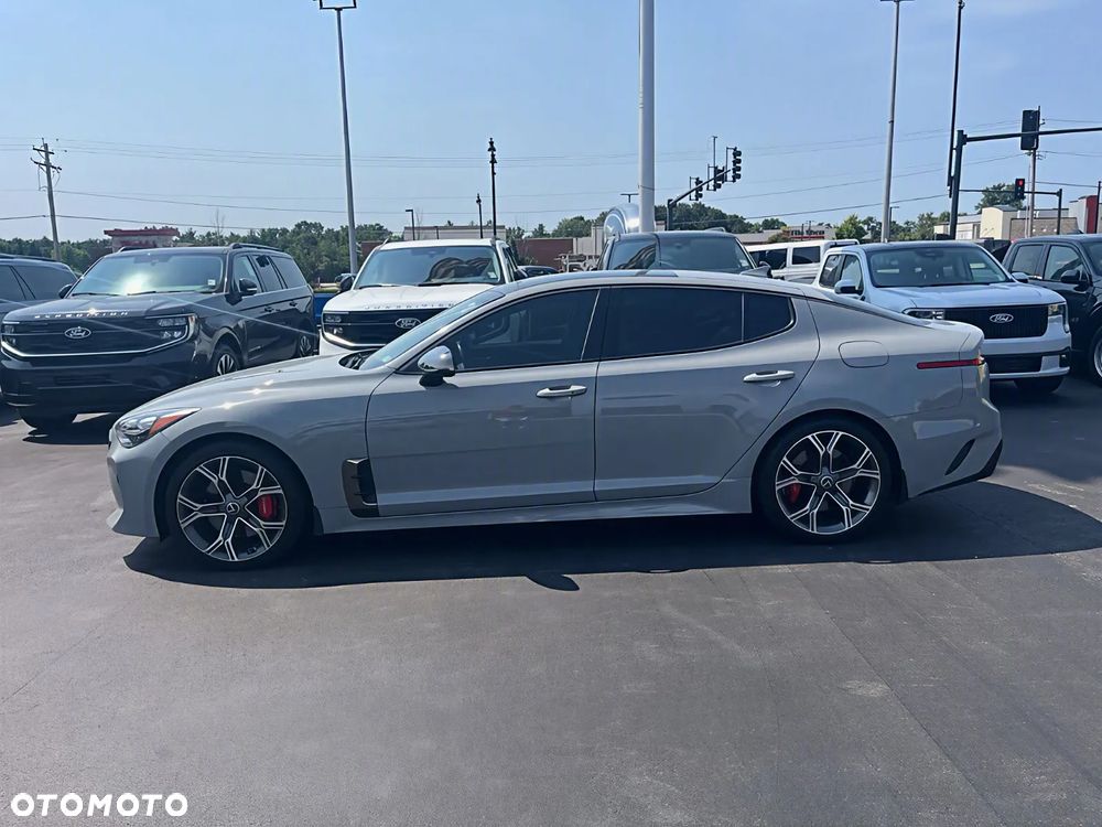 Kia Stinger - 3
