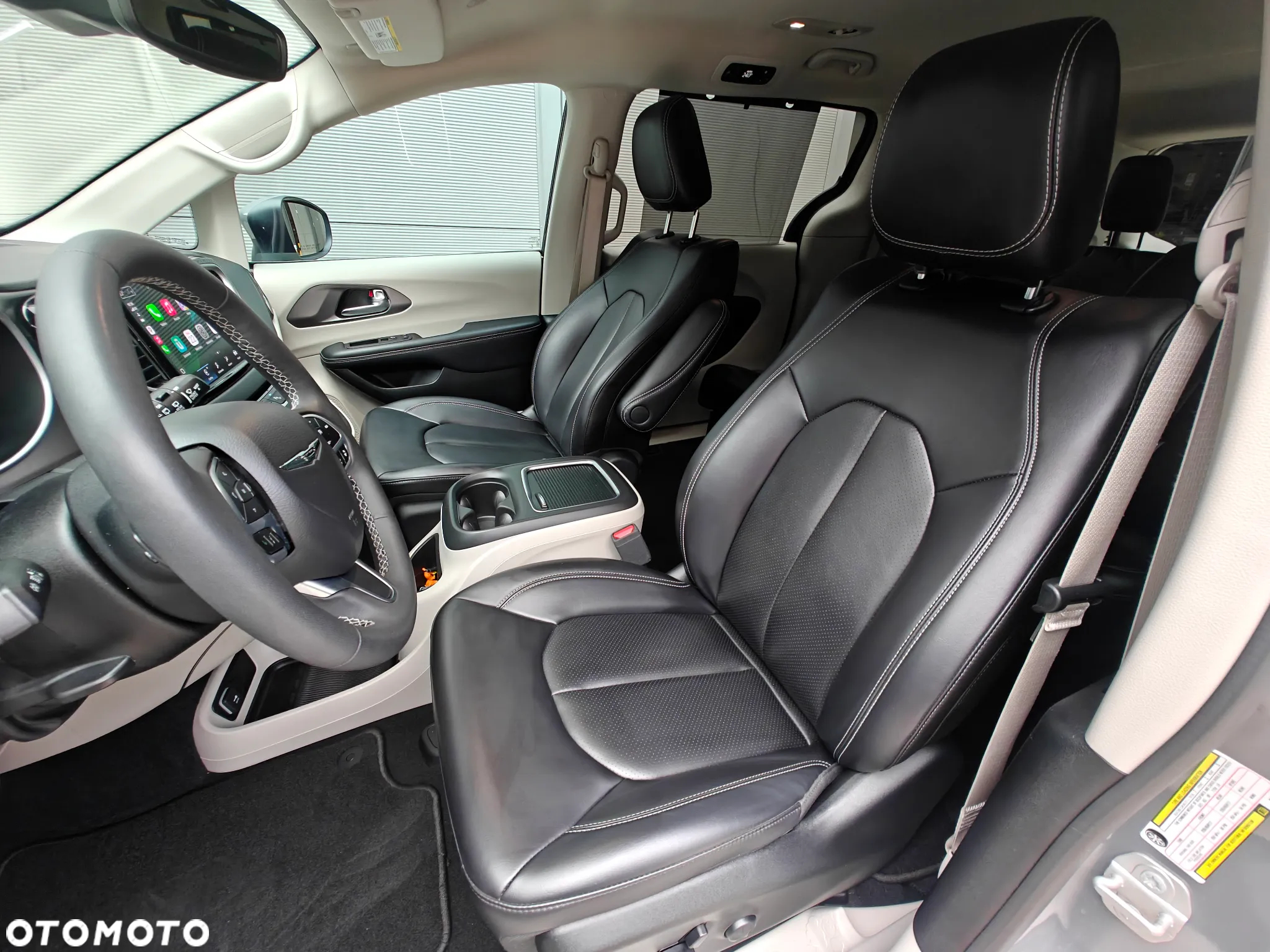 Chrysler Pacifica - 10