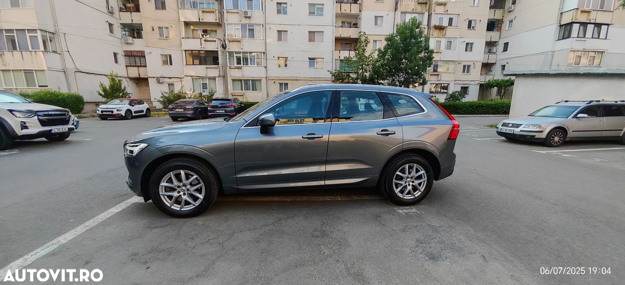 Volvo XC 60 B4 MHEV AT8 AWD Momentum Pro - 1