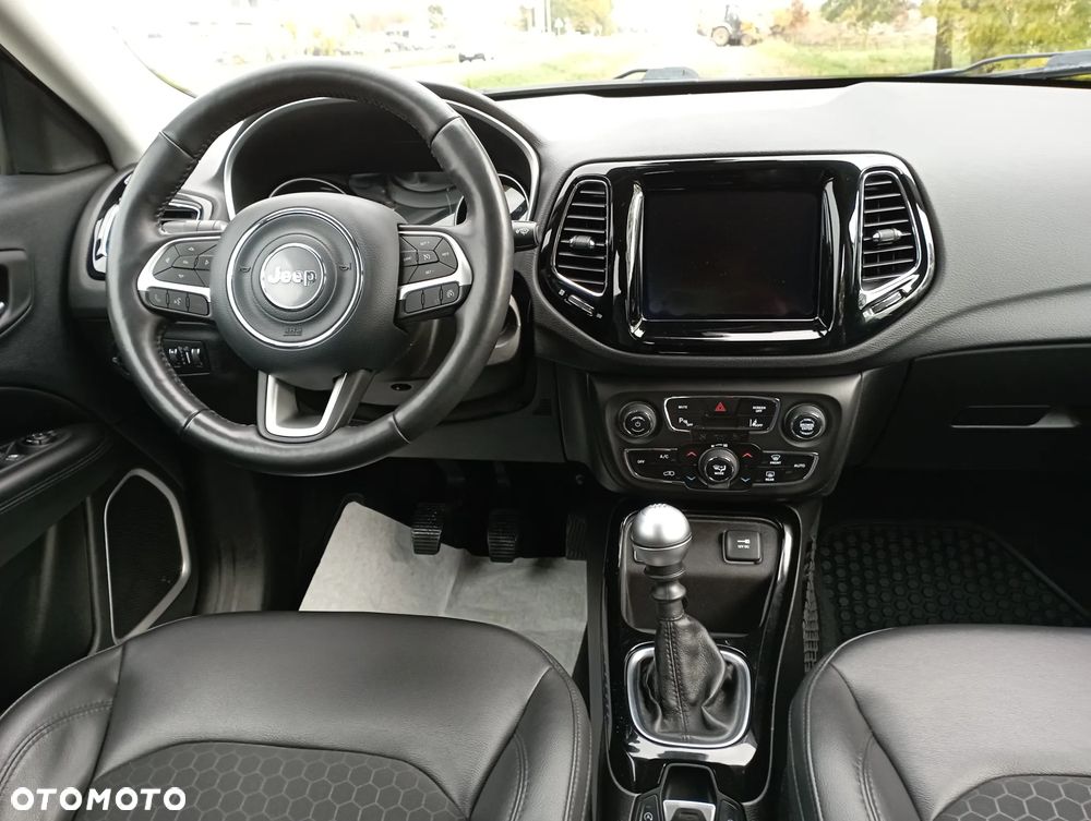 Jeep Compass - 24