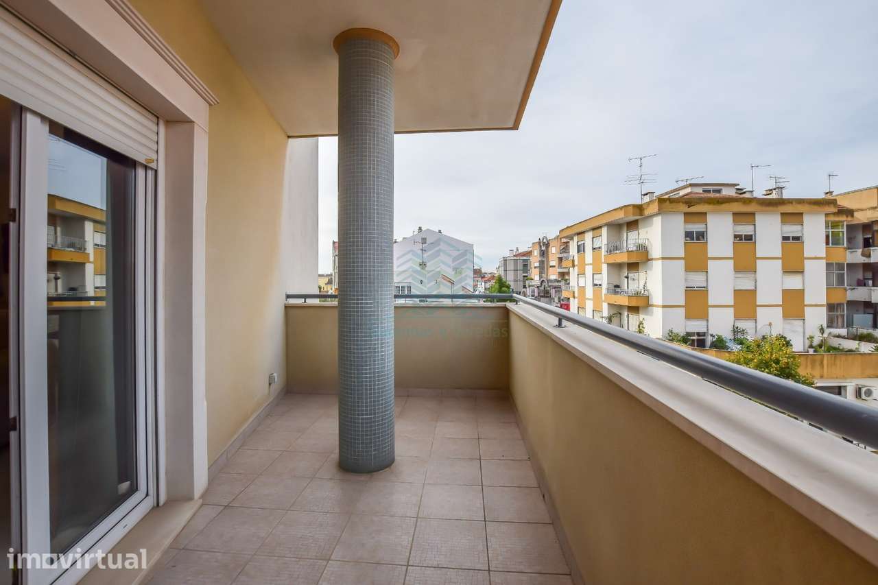 Apartamento T4 com excelentes áreas no Entroncamento - Grande imagem: 4/28