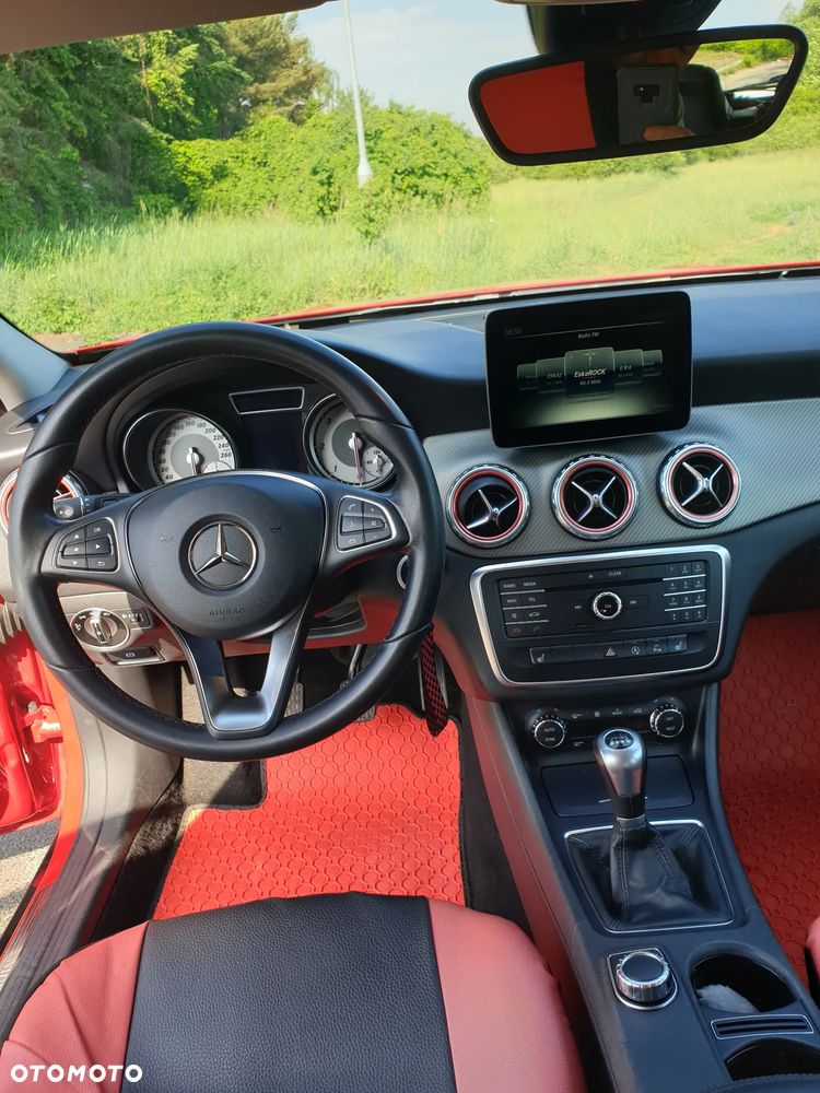 Mercedes-Benz GLA 200 d - 12