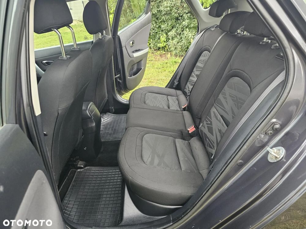 Kia Ceed - 9