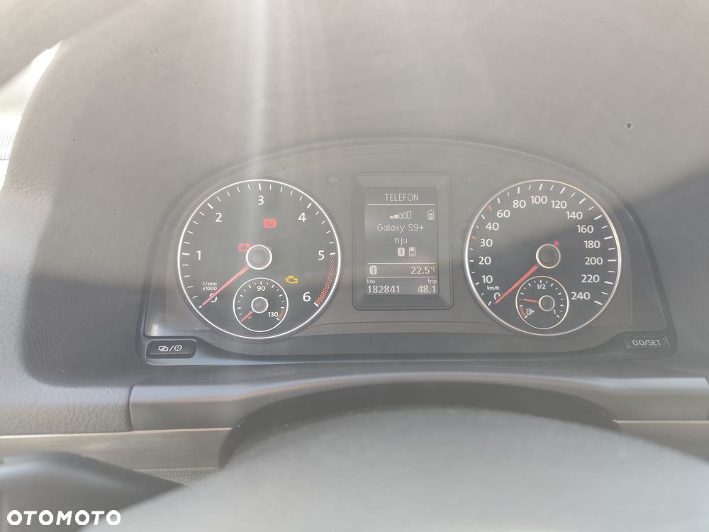 Volkswagen Touran 2.0 TDI DPF BlueMotion Technology Highline - 23