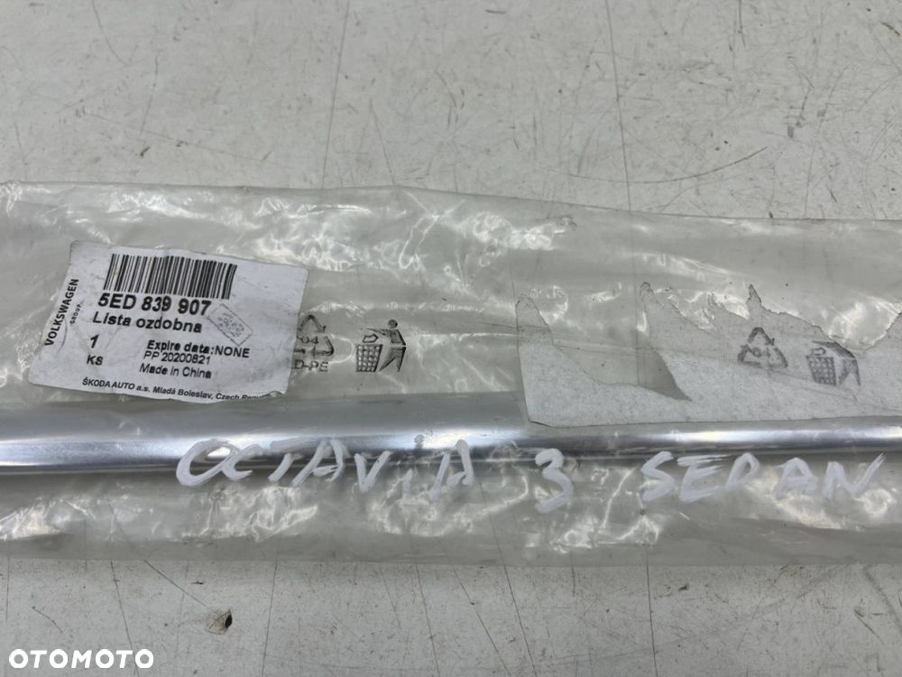 Listwa Skoda Octavia 3 III 5e sedan 12-20r. NOWY lewy tylny chrom ozdobny uszczelki drzwi - 9