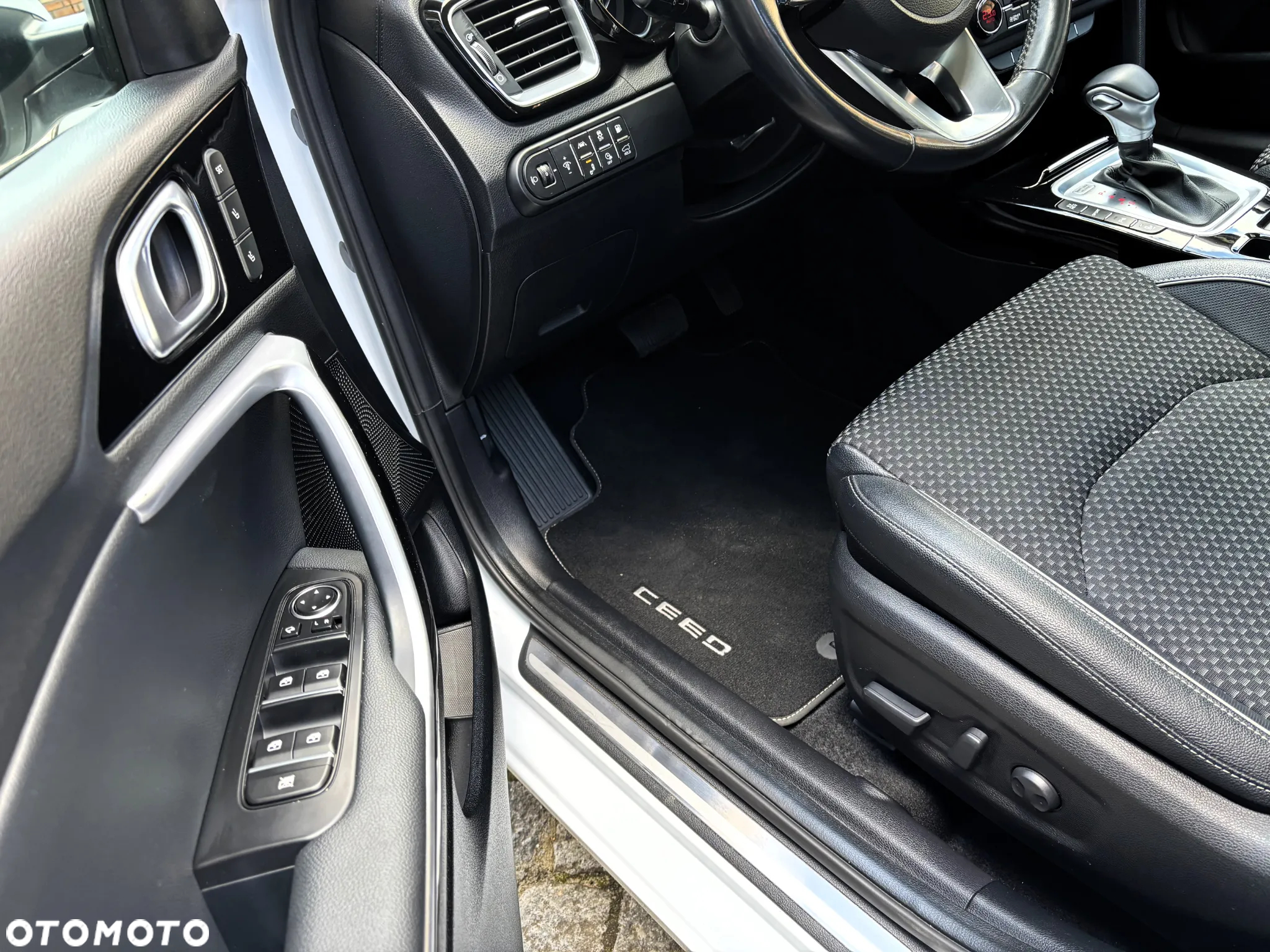 Kia Ceed SW 1.6 GDI DCT OPF Plug-in-Hybrid Platinum Edition - 34