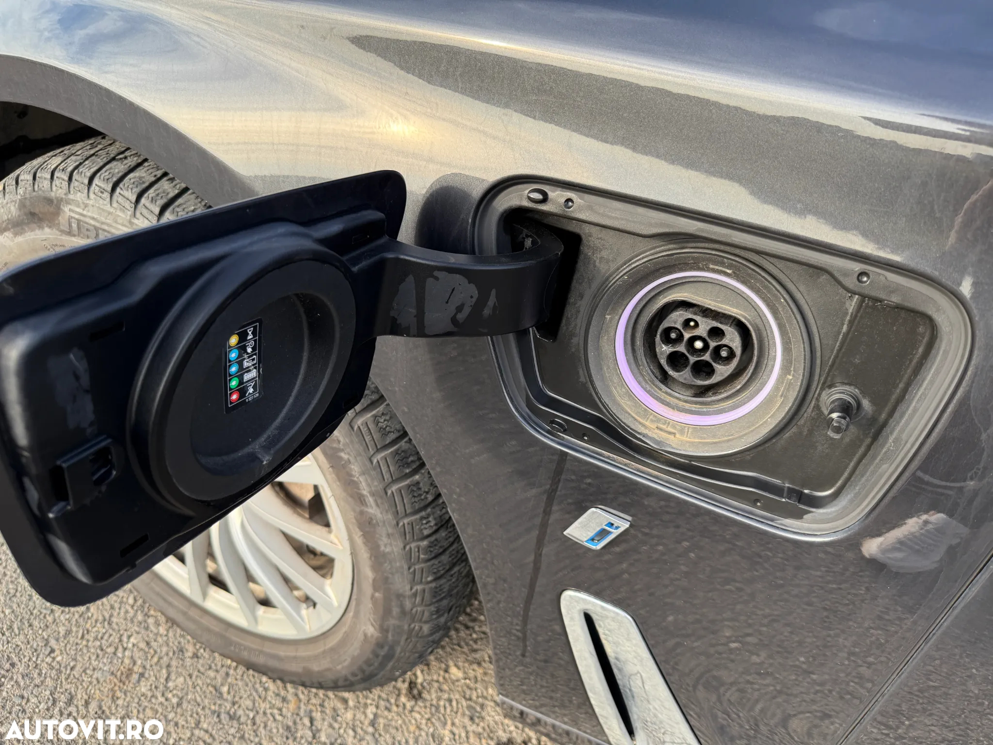 BMW Seria 7 740e iPerformance - 26