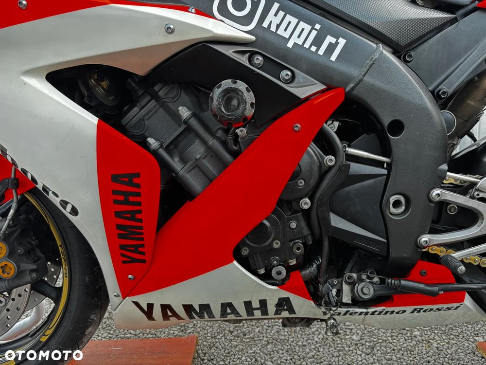 Yamaha R1 - 11