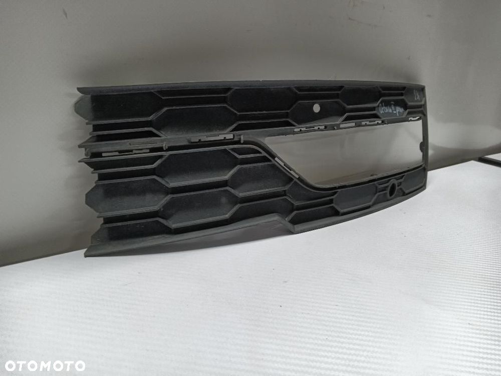 KRATKA ZDERZAKA PRZÓD PRZEDNIA PRAWA SKODA OCTAVIA IV 5E3807682 - 2