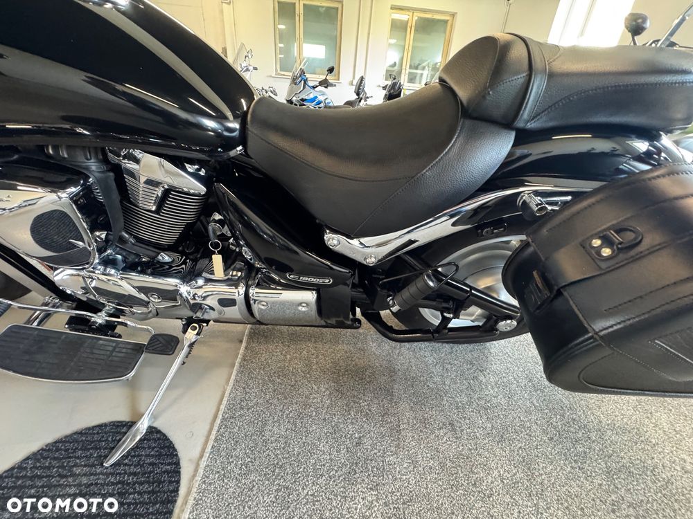 Suzuki Intruder - 16