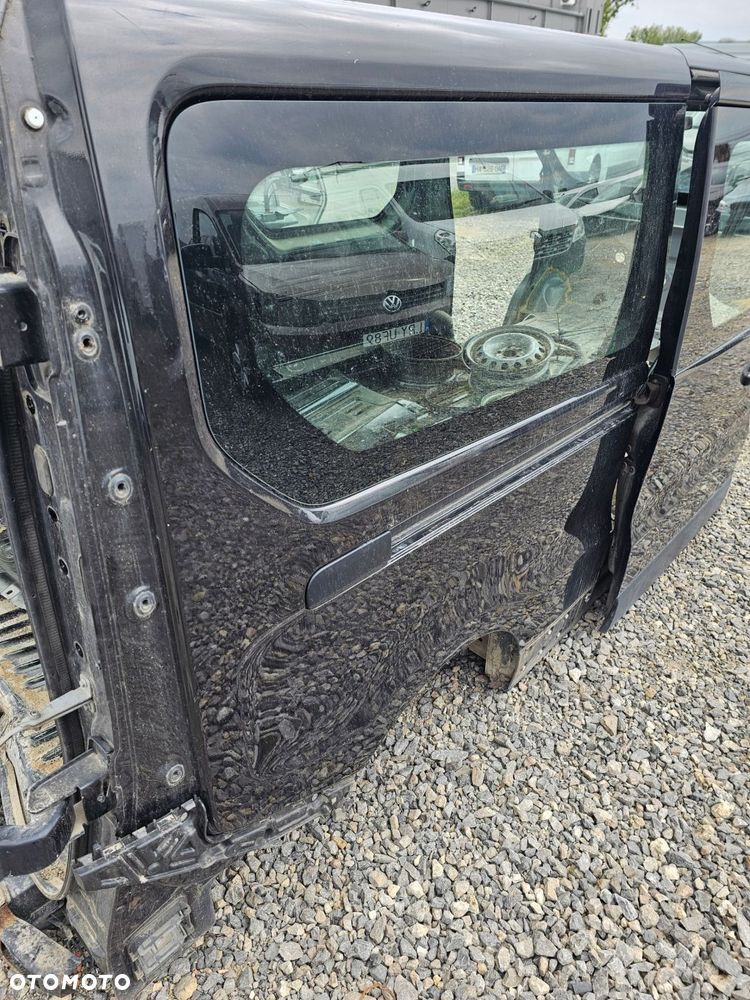 trafic iii vivaro b long ćwiartka prawa tył tylny błotnik szyba - 1