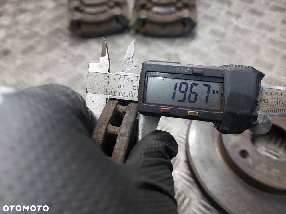 TARCZE HAMULCOWE PRZÓD + KLOCKI + ZACISKI RENAULT CLIO II 1.4 8V - 7