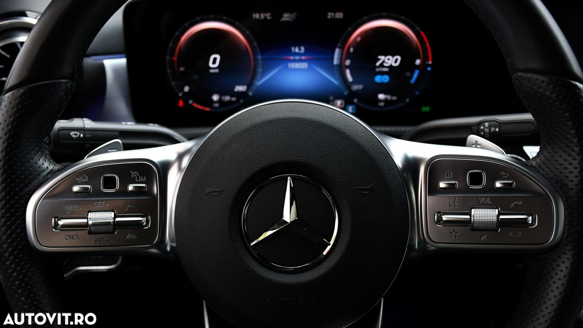 Mercedes-Benz A 250 e 8G-DCT AMG Line - 22