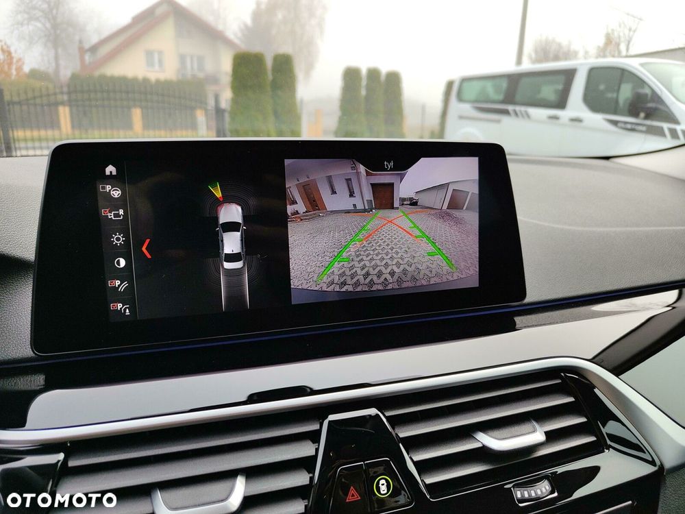 BMW Seria 5 518d Sport - 29