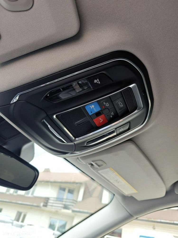 Jeep Grand Cherokee - 25