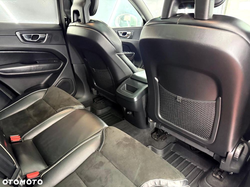 Volvo XC 60 D4 AWD Geartronic RDesign - 26